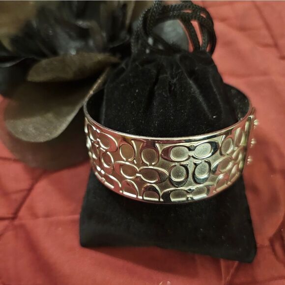 SILVER COACH LOGO BANGLE - Picture 4 of 5